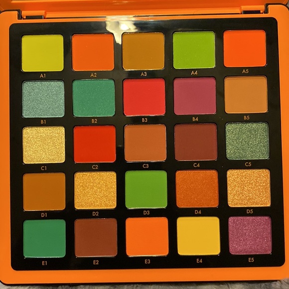 ABH Norvina pro pigment volume 3 eyeshadow palette - Picture 2 of 2